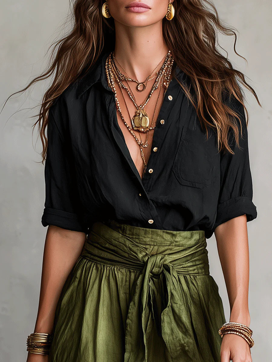 Vera™ | Set van twee delen: zwarte t-shirt en olijfgroene midi rok