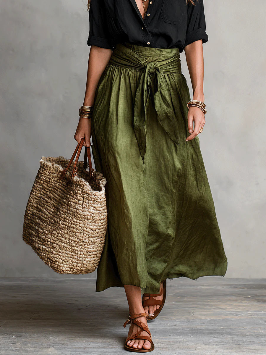 Vera™ | Set van twee delen: zwarte t-shirt en olijfgroene midi rok