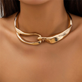 Collier van goud met gedurfde textuur